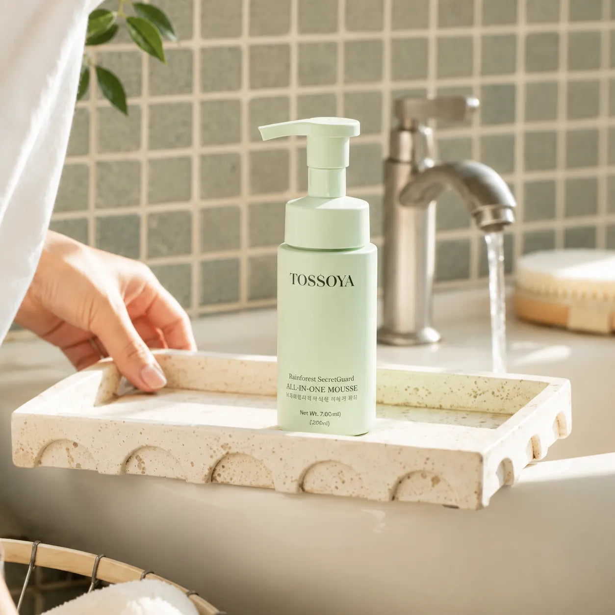 Gentle pH balanced feminine wash foam